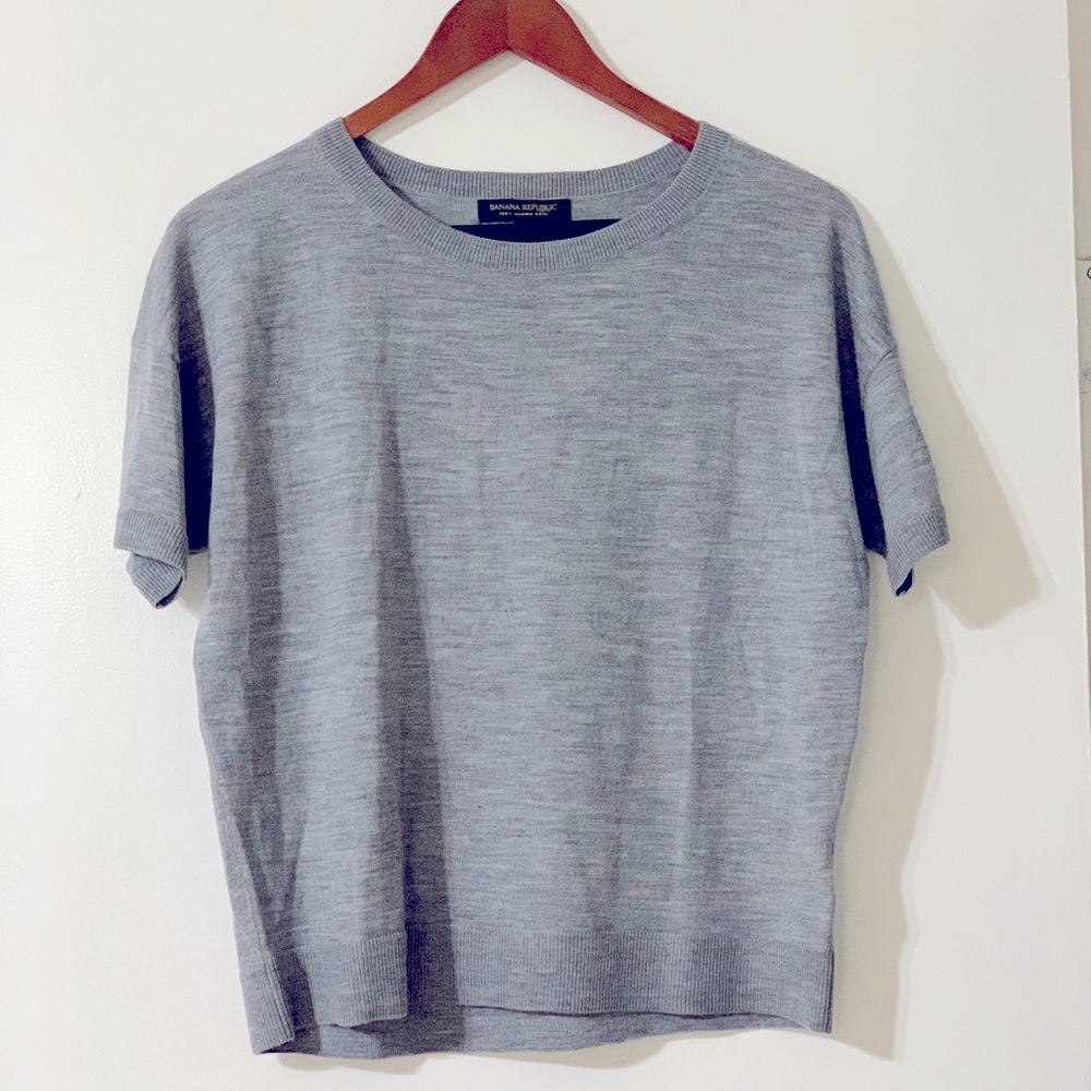 Banana Republic Light Gray Short Sleeve Knit Top